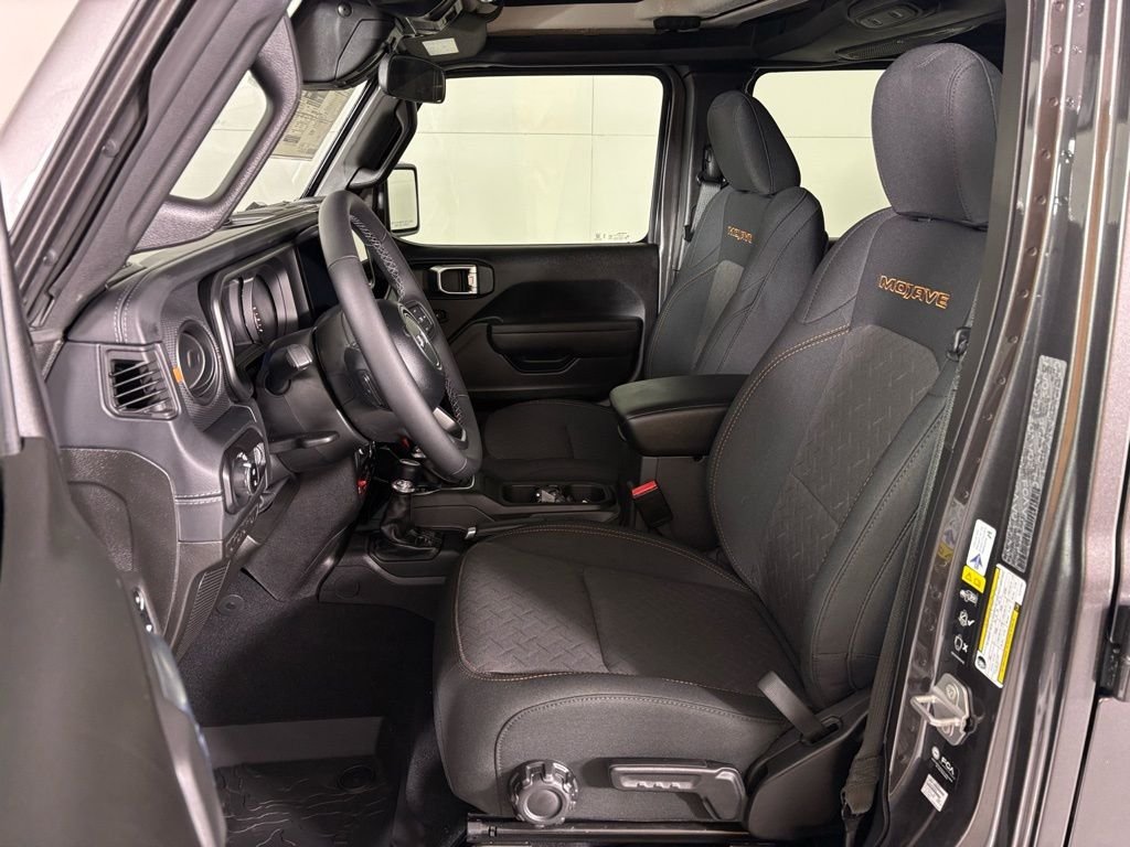 New 2026 Granite Crystal Metallic Clearcoat Jeep Mojave image 14