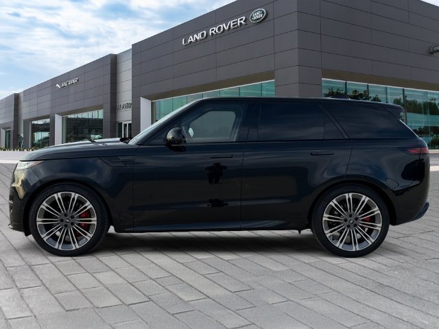 Used 2025 Santorini Black Metallic Land Rover Dynamic SE image 2