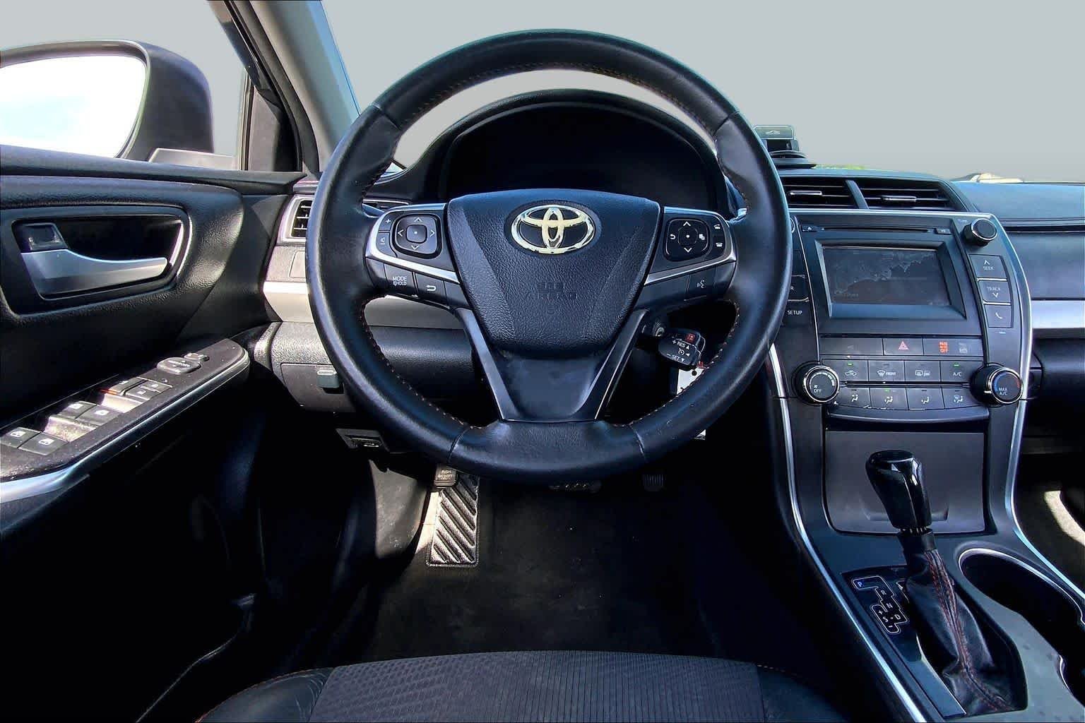 New 2017 Midnight Black Metallic Toyota SE image 6