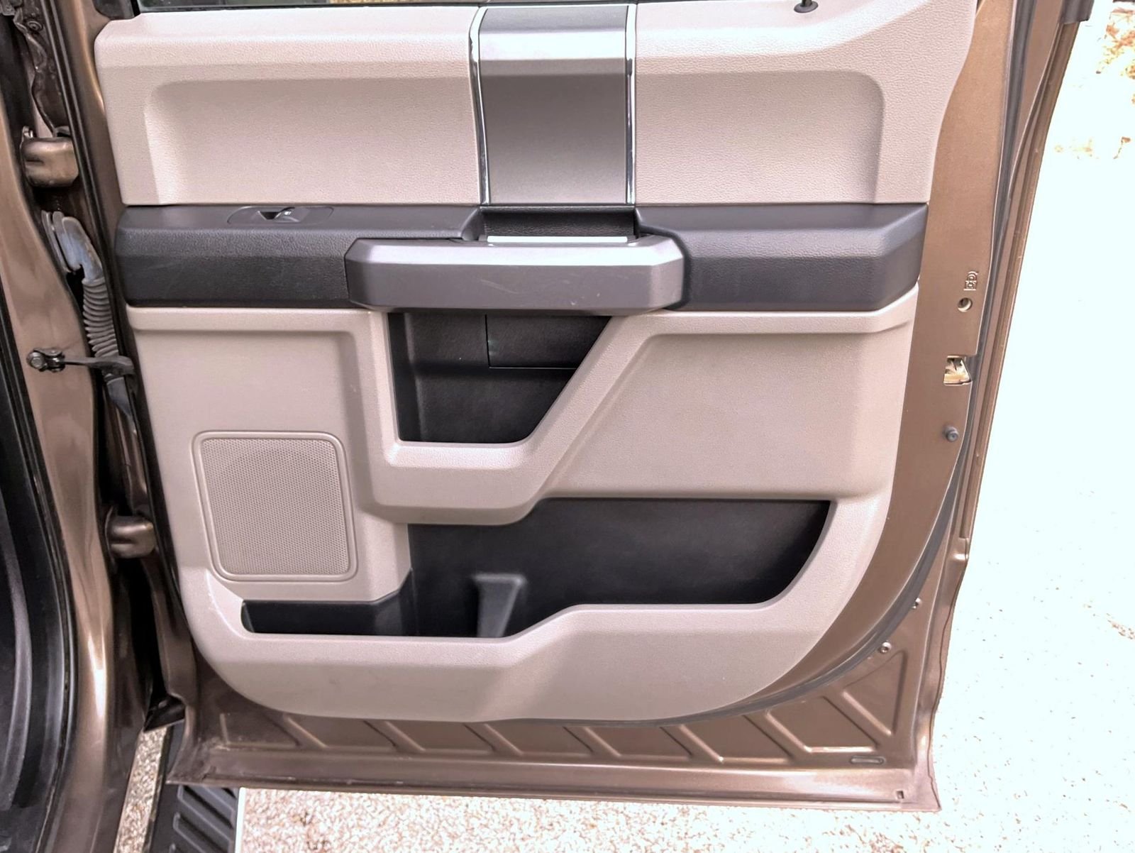 Used 2016 Brown Ford XLT image 17
