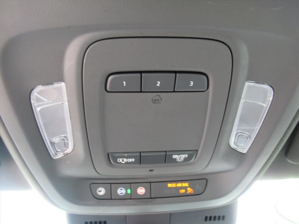 Used 2022 Crystal White Tricoat Cadillac Sport image 28