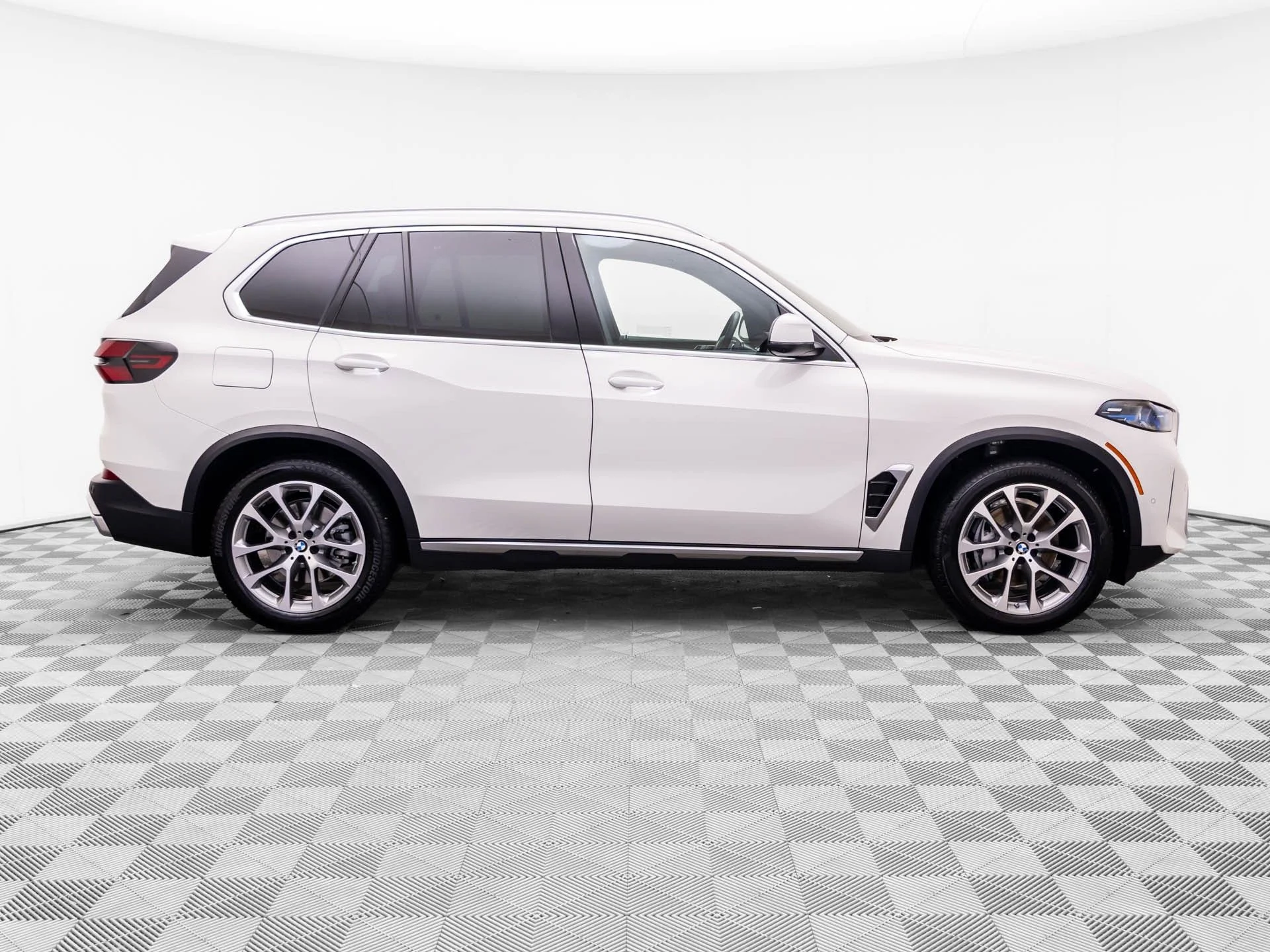 Certified Used 2026 White BMW xDrive40i image 6