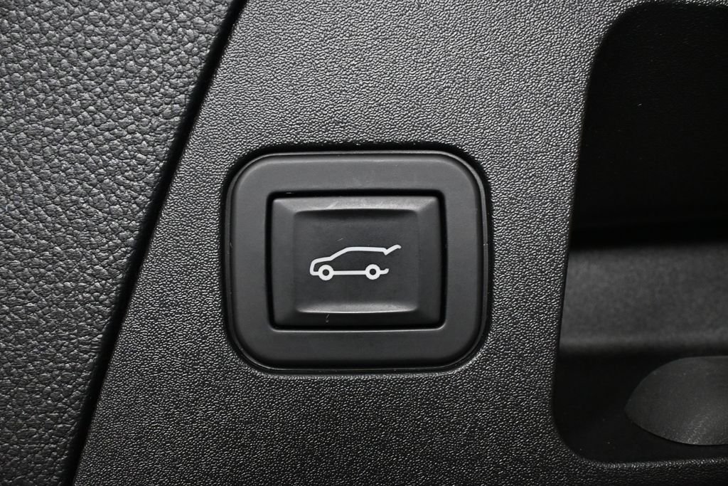 Used 2017 Silver Buick Premium I image 29