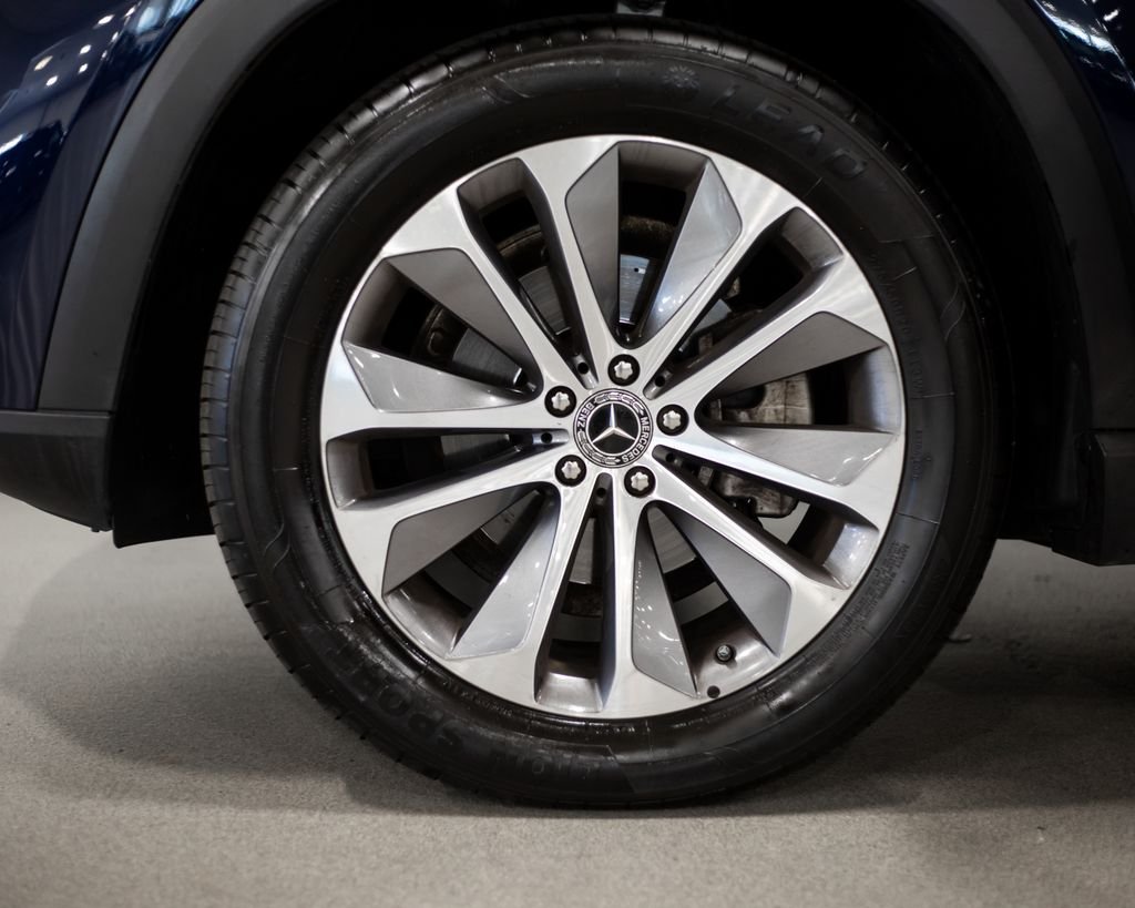 Certified Used 2022  Mercedes-Benz GLE 350 image 4
