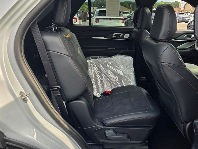 New 2026 Space White Metallic Ford Tremor image 17