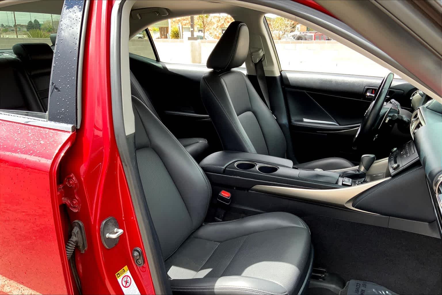 Used 2015 Matador Red Mica Lexus  image 9