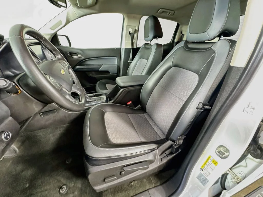 Used 2015 White Chevrolet Z71 image 25