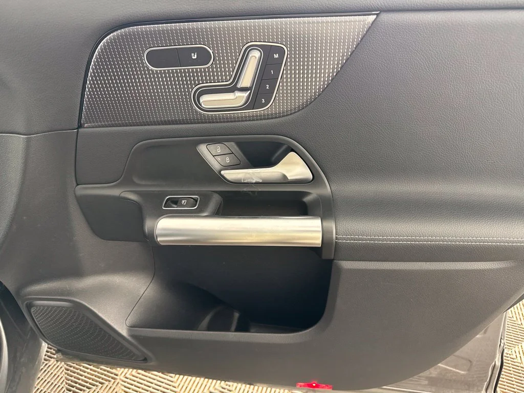 Used 2021  Mercedes-Benz GLA 250 image 21