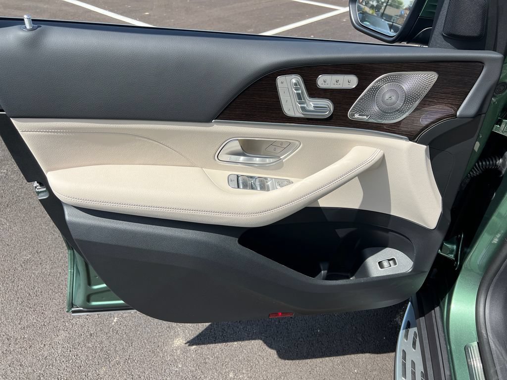 New 2026 MANUFAKTUR Ireland Mid Green Metallic Mercedes-Benz GLE 450 image 48