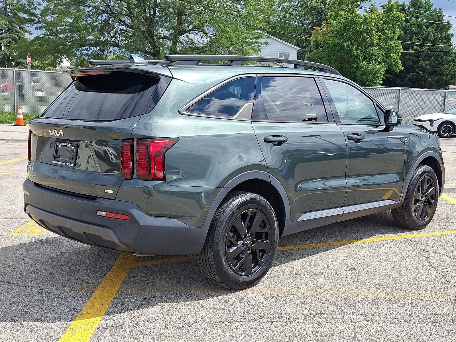 Used 2023 Green Kia X-Line S image 2