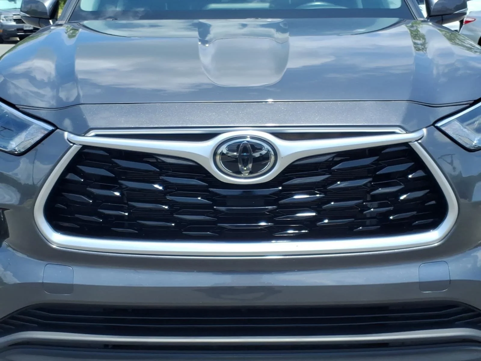 Used 2023 Magnetic Gray Metallic Toyota XLE image 15