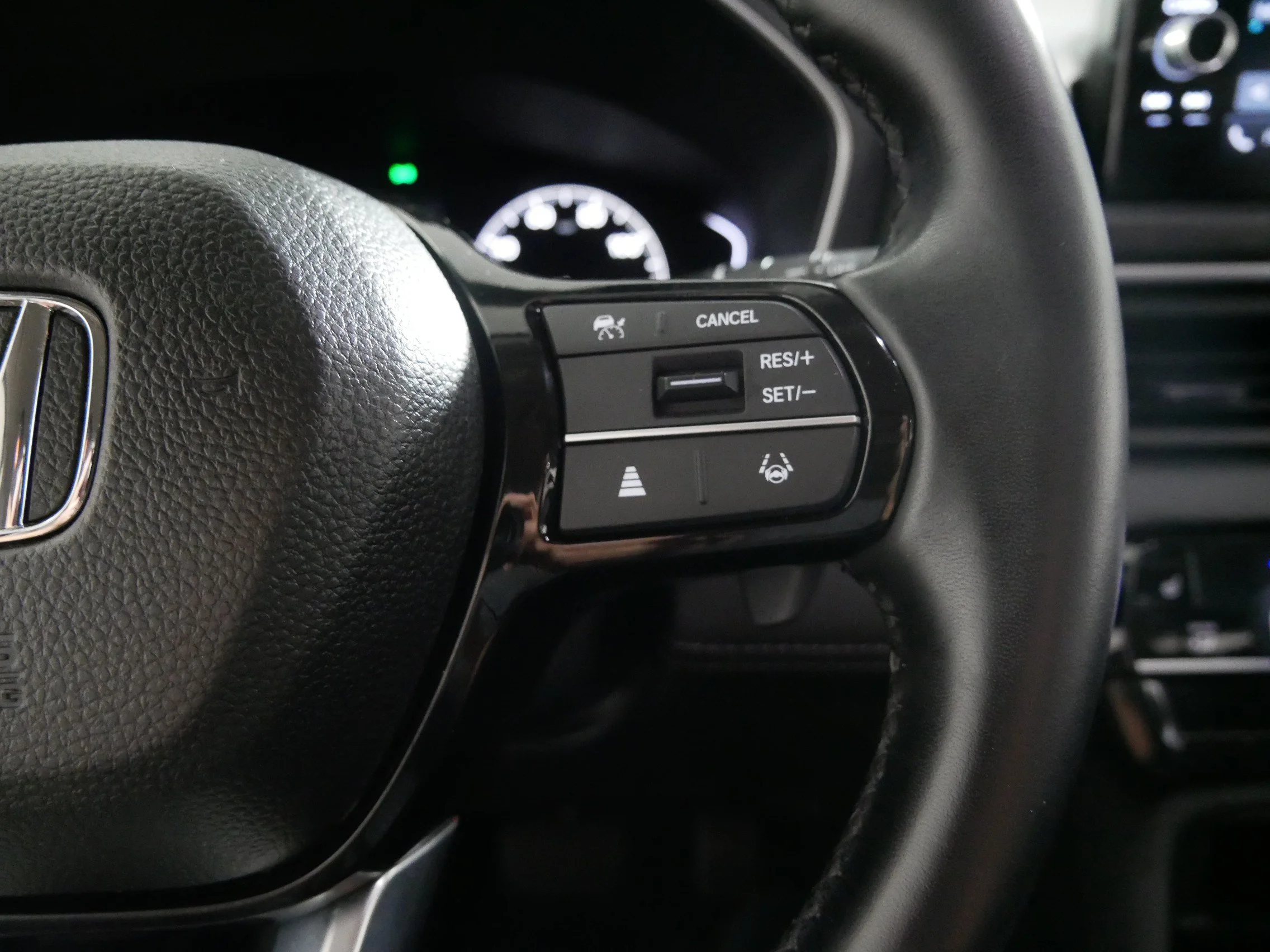 Used 2023 Platinum White Pearl Honda EX-L 8 Passenger image 28