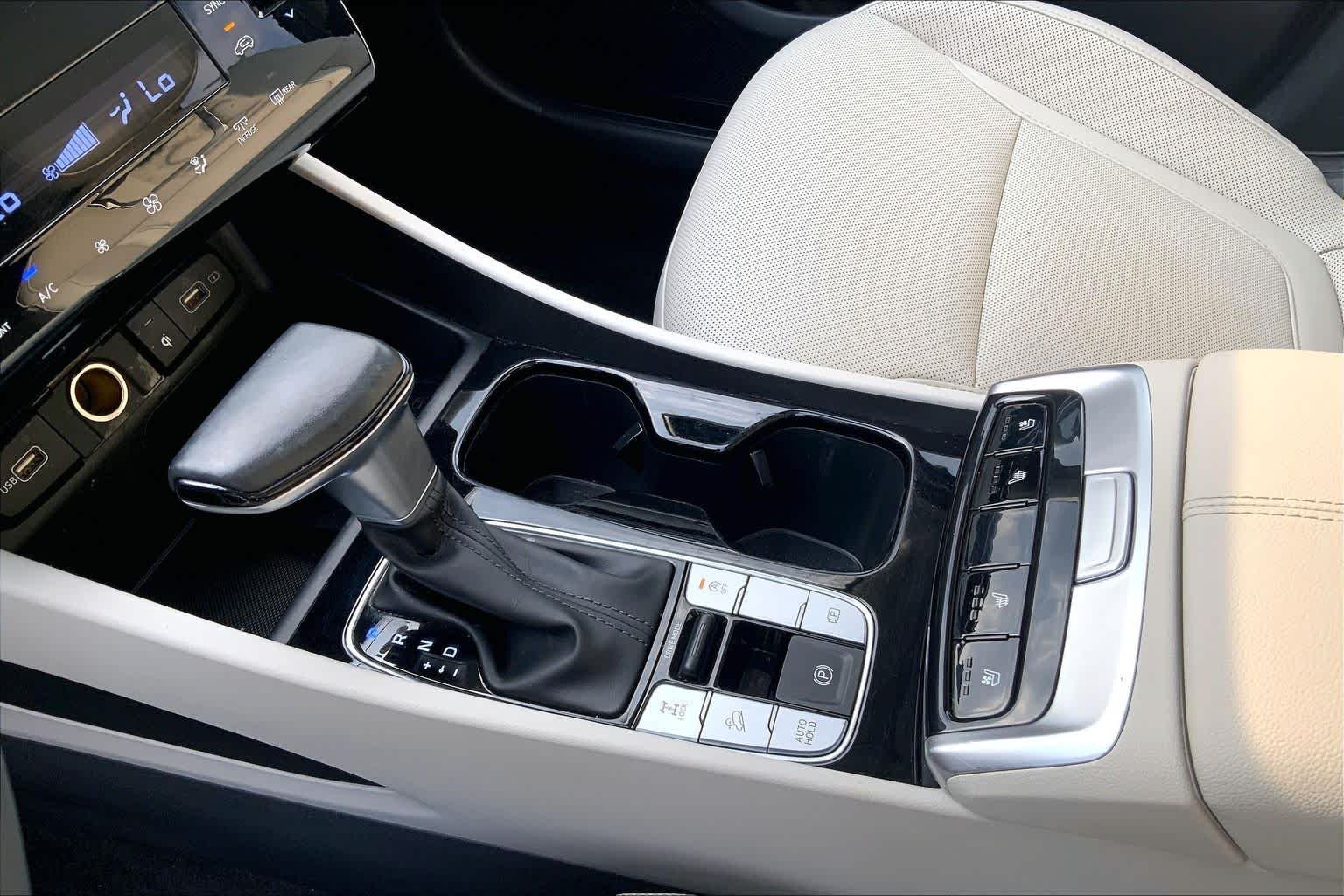 Used 2022 Quartz White Hyundai SEL image 16