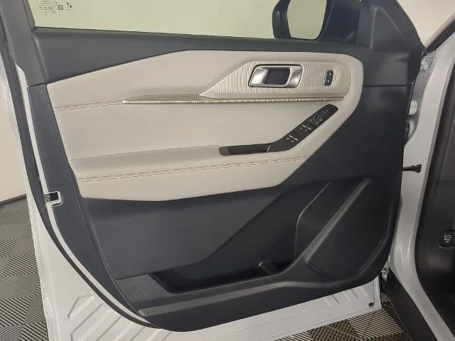 New 2026 Space White Metallic Ford Active image 11