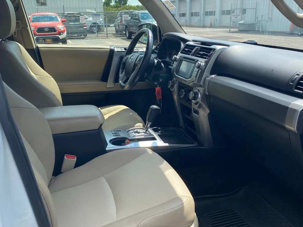 Used 2017 White Toyota SR5 Premium image 17