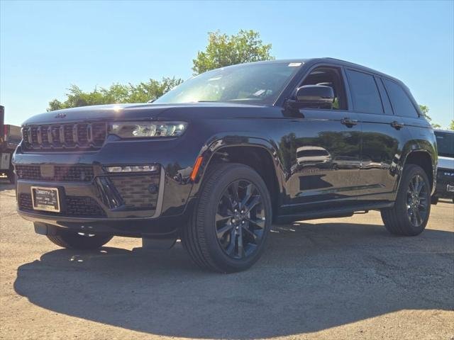 New 2026 Diamond Black Crystal Pearlcoat Jeep Limited image 33