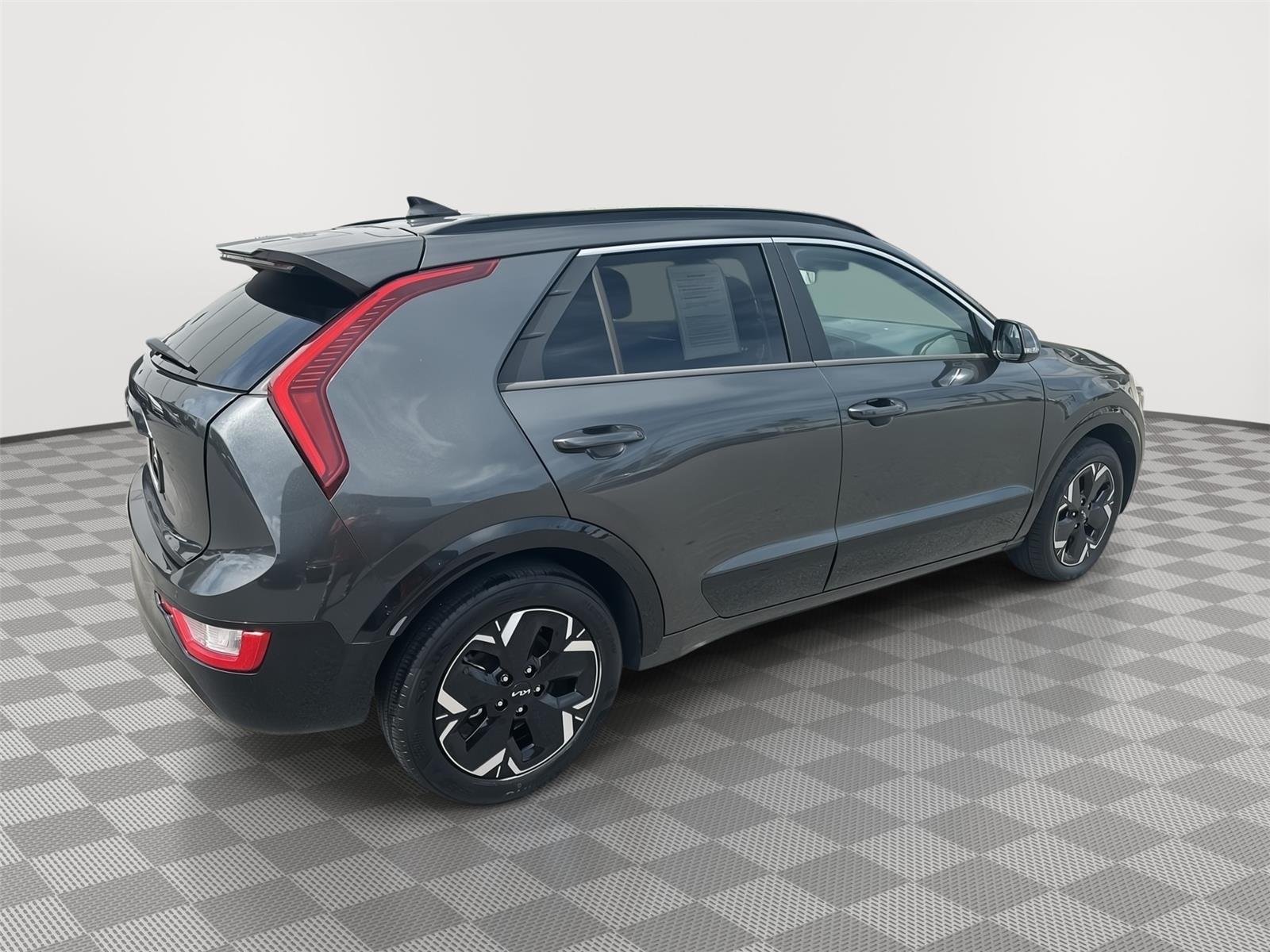 Used 2024 Graphite Gray Kia Wind image 4