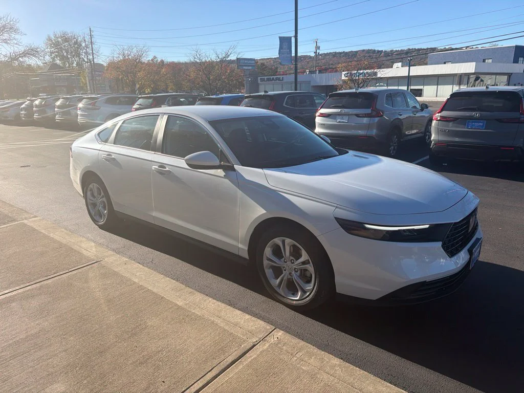 New 2026 Platinum White Pearl Honda LX image 3