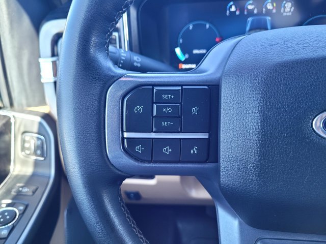 Used 2025  Ford Lariat image 25