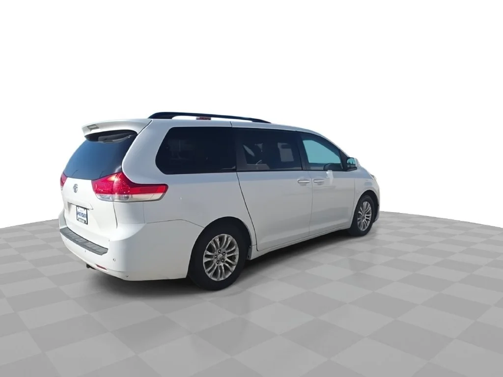 Used 2012 White Toyota XLE image 8