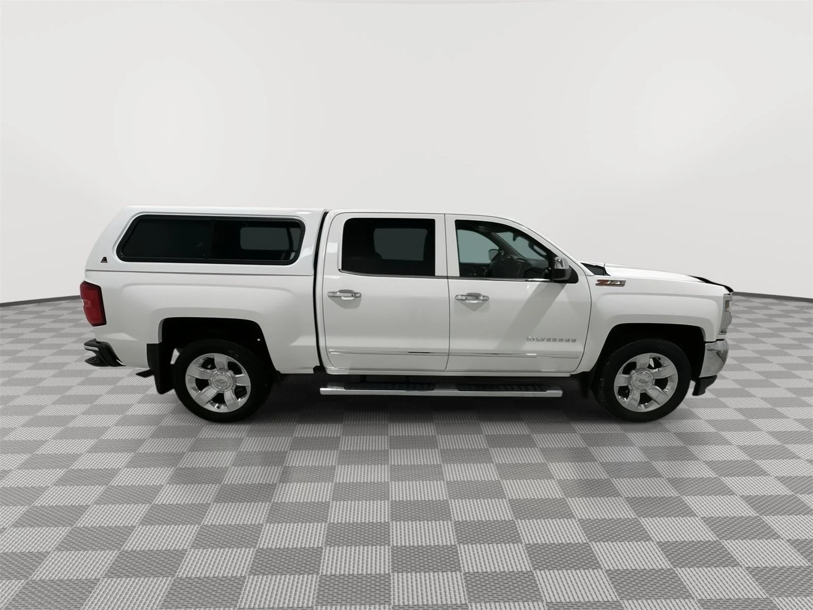 Used 2018 SUMMIT WHITE Chevrolet LTZ image 6