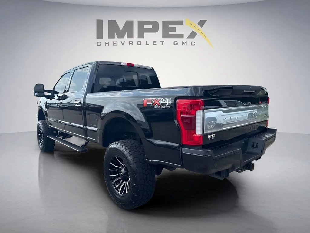 Used 2018  Ford XL image 3