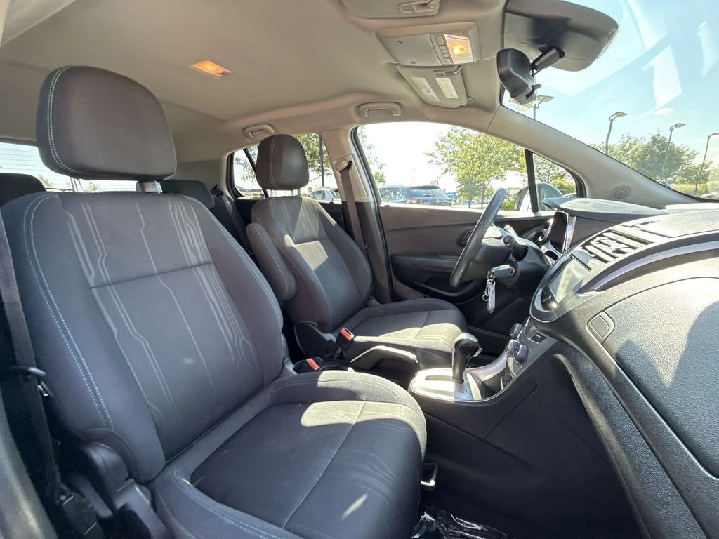Used 2016 Gray Chevrolet LT image 24