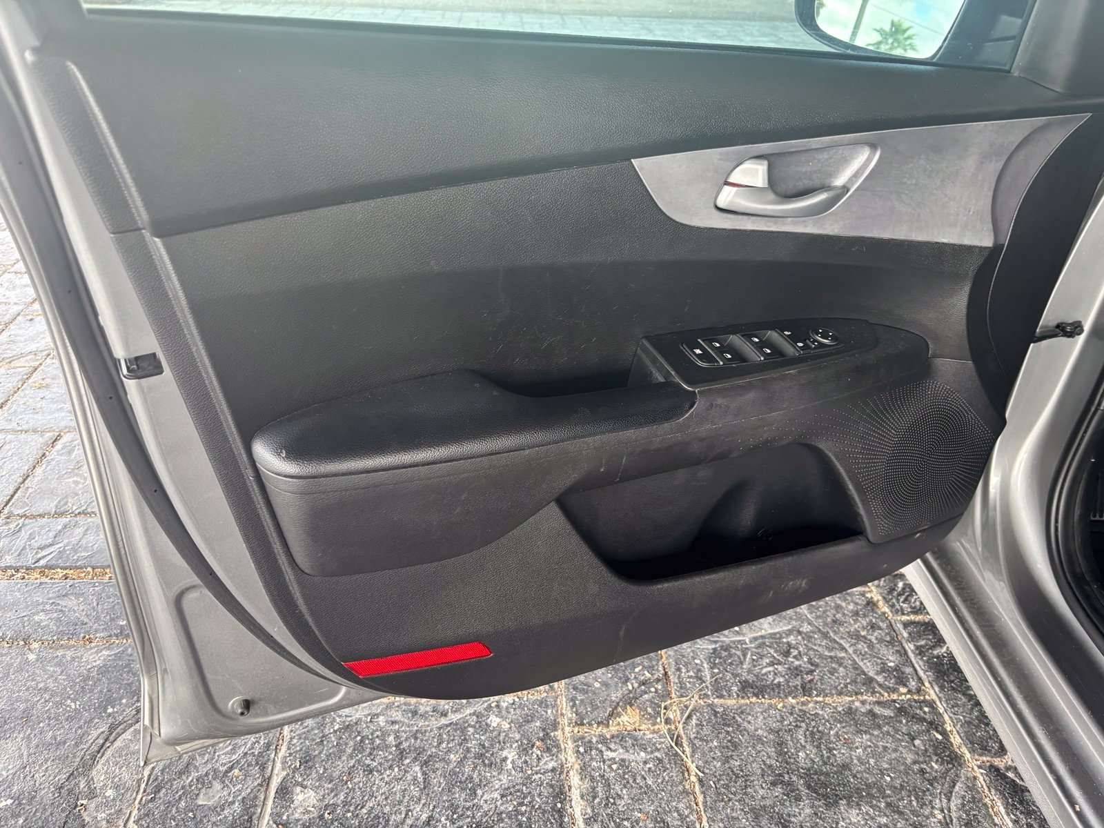 Used 2023 Gray Kia LXS image 9
