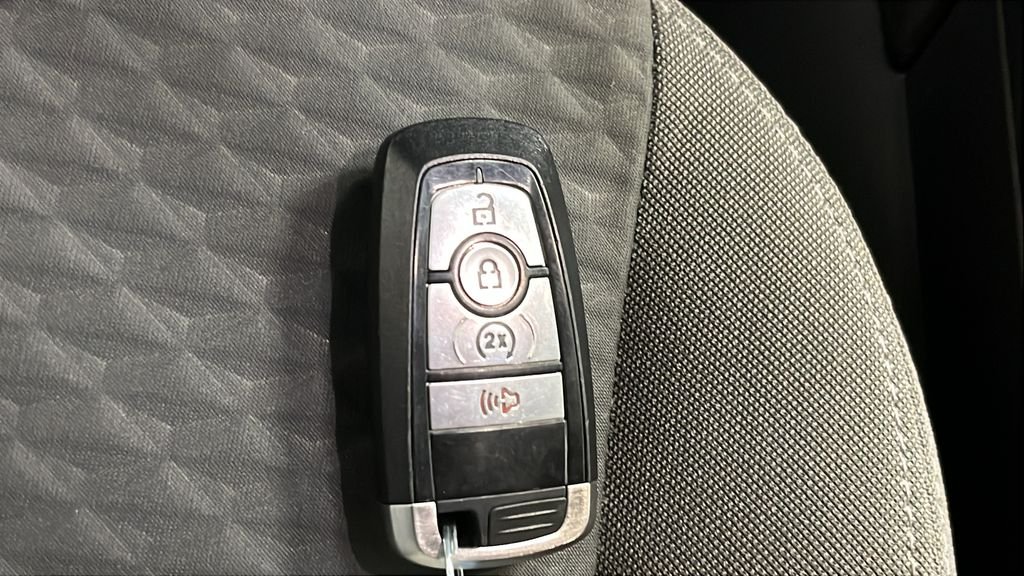 Used 2022 Iced Blue Silver Metallic Ford SE image 19