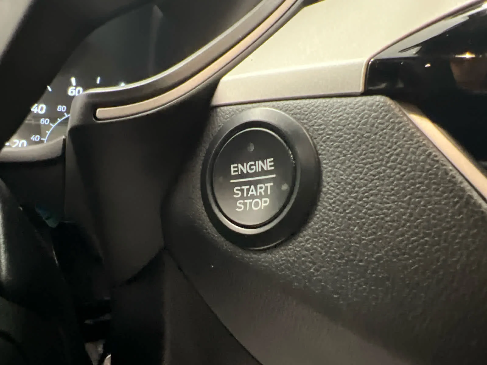 Used 2021 Oxford White Ford SE image 16