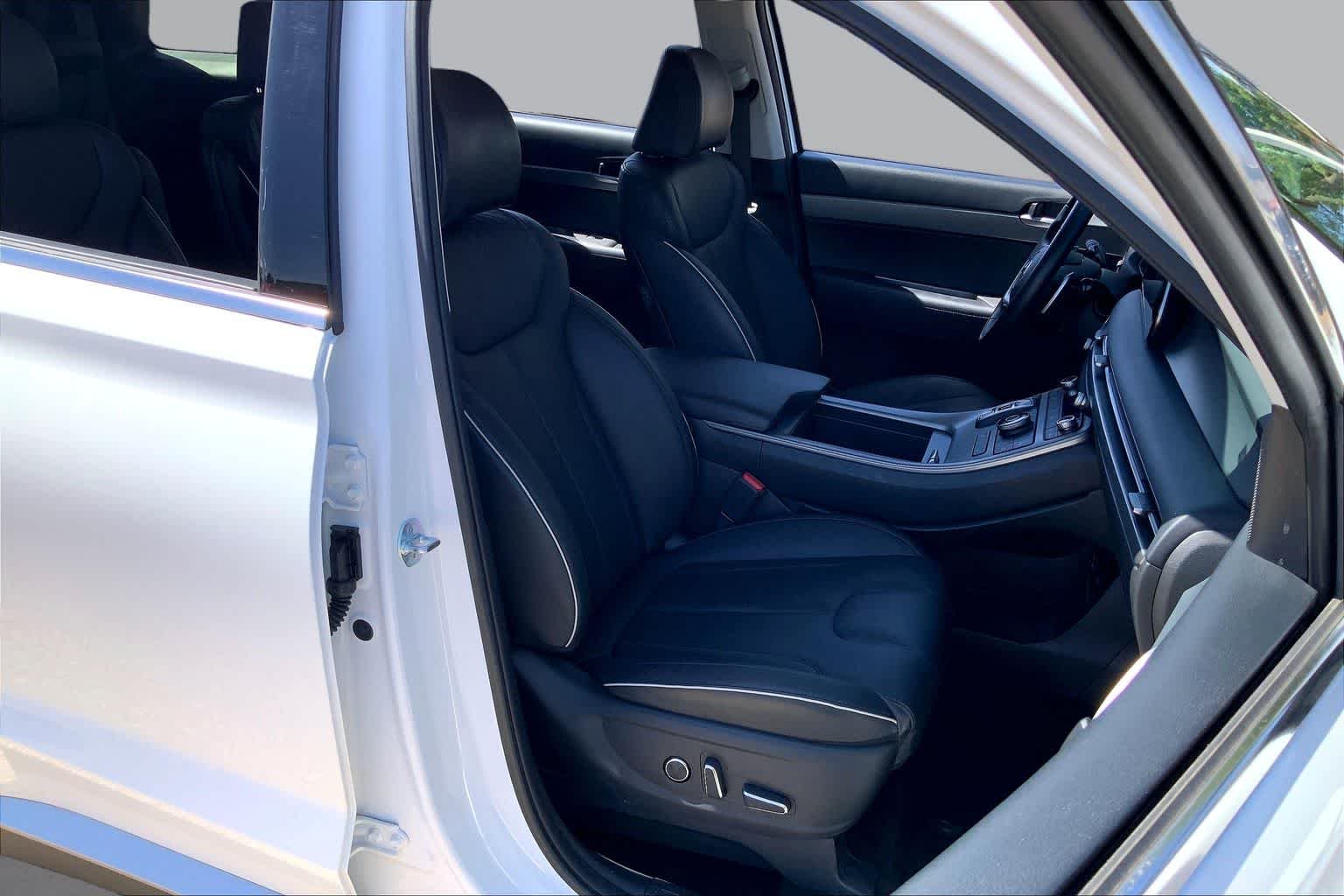 Used 2025 Hyper White Hyundai SEL image 9