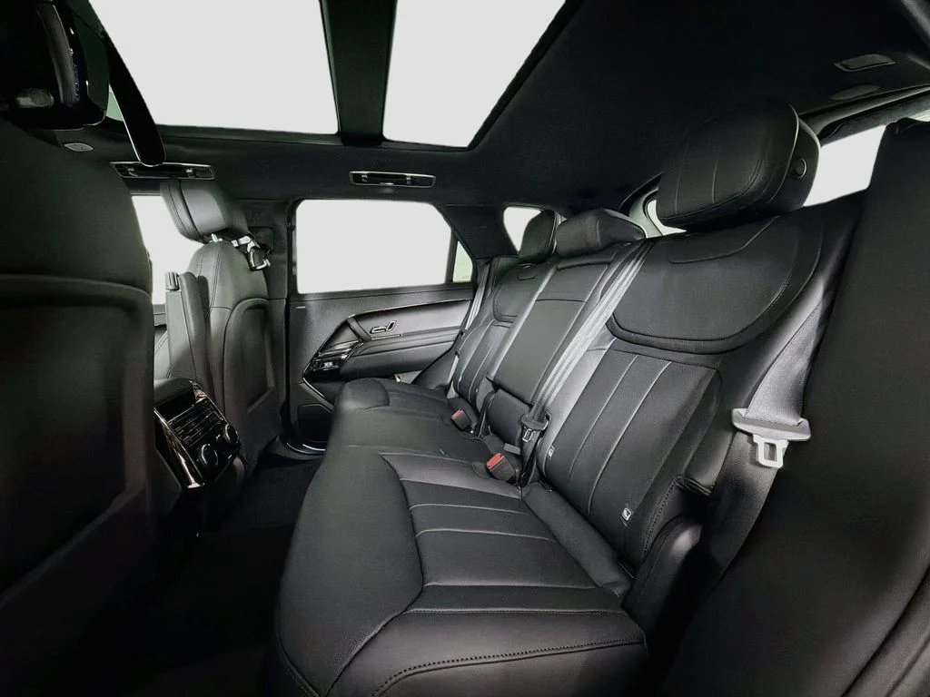 New 2027 Santorini Black Land Rover Dynamic SE image 26