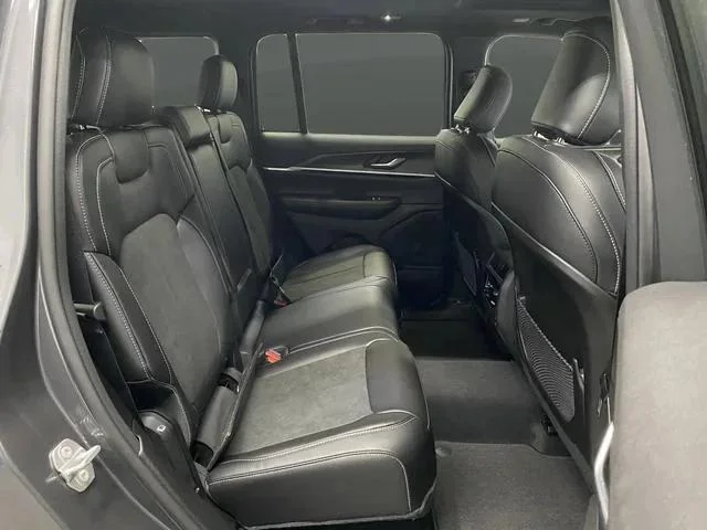 New 2026 Baltic Gray Metallic Clear-Coat Exterior Paint Jeep Laredo image 34