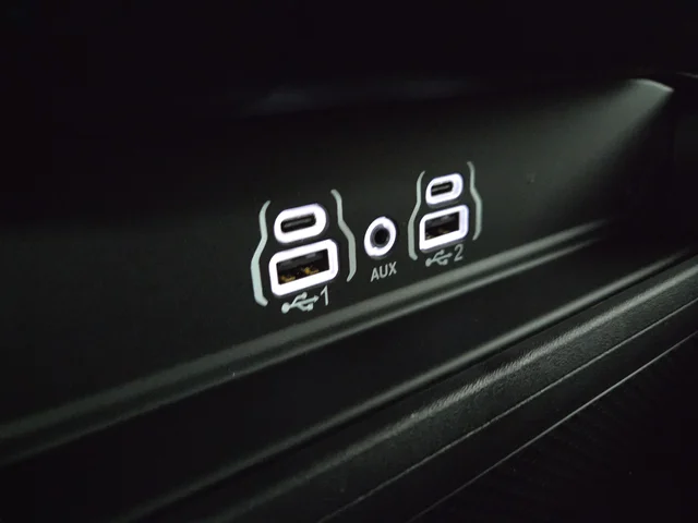 New 2026 Diamond Black Crystal Pearl-Coat Exterior Paint RAM Big Horn/Lone Star image 22