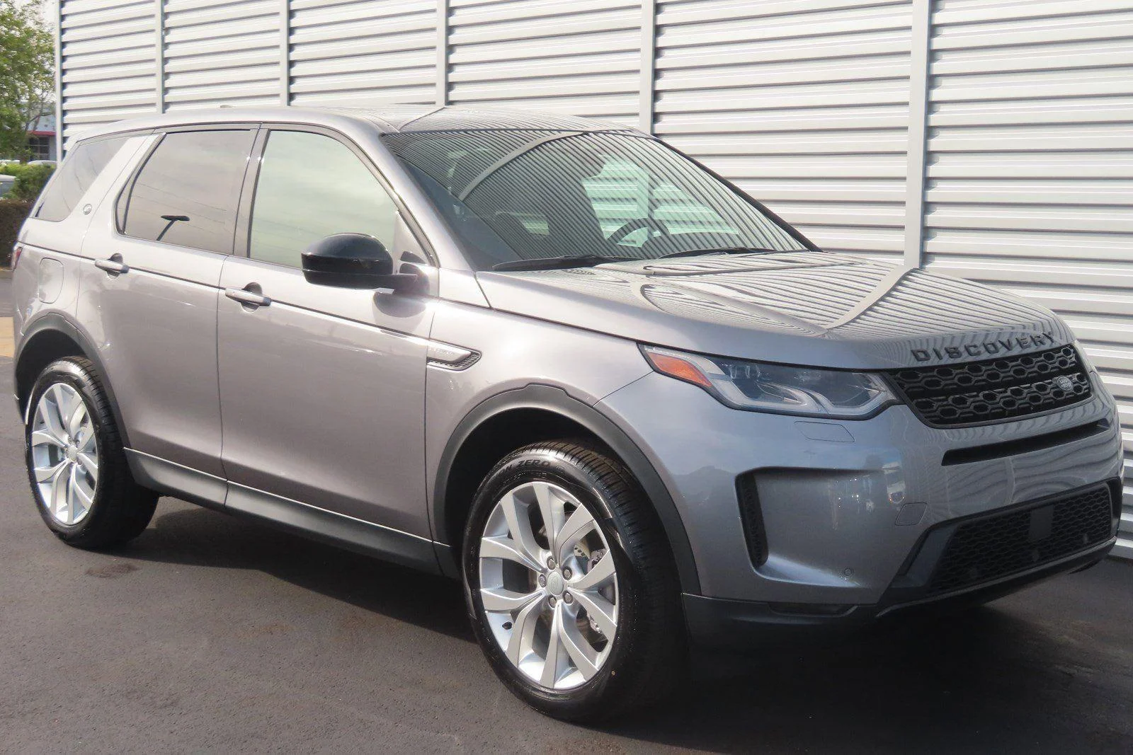 Used 2023 Eiger Grey Metallic Land Rover SE image 11