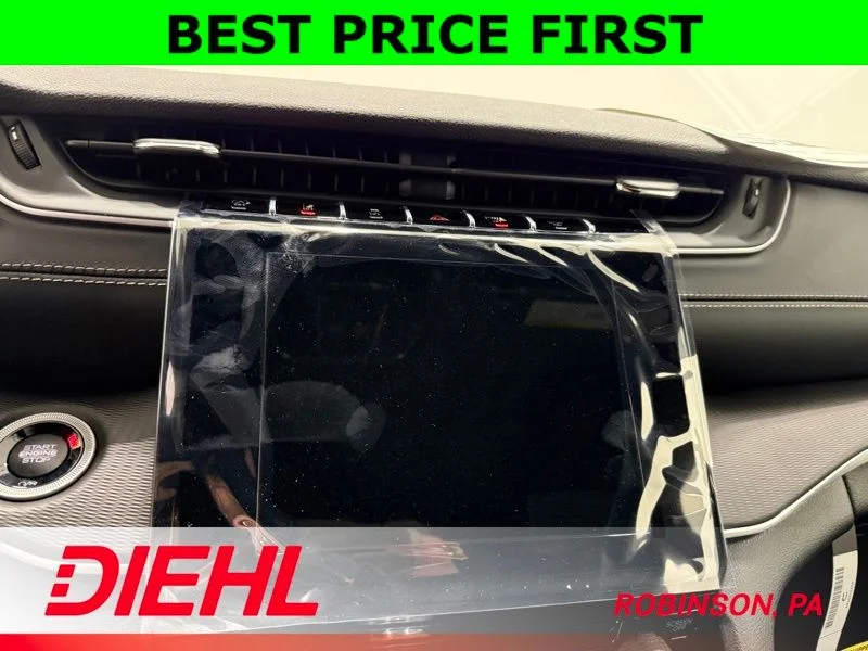 New 2026 Bright White Clear-Coat Exterior Paint Jeep Laredo image 25