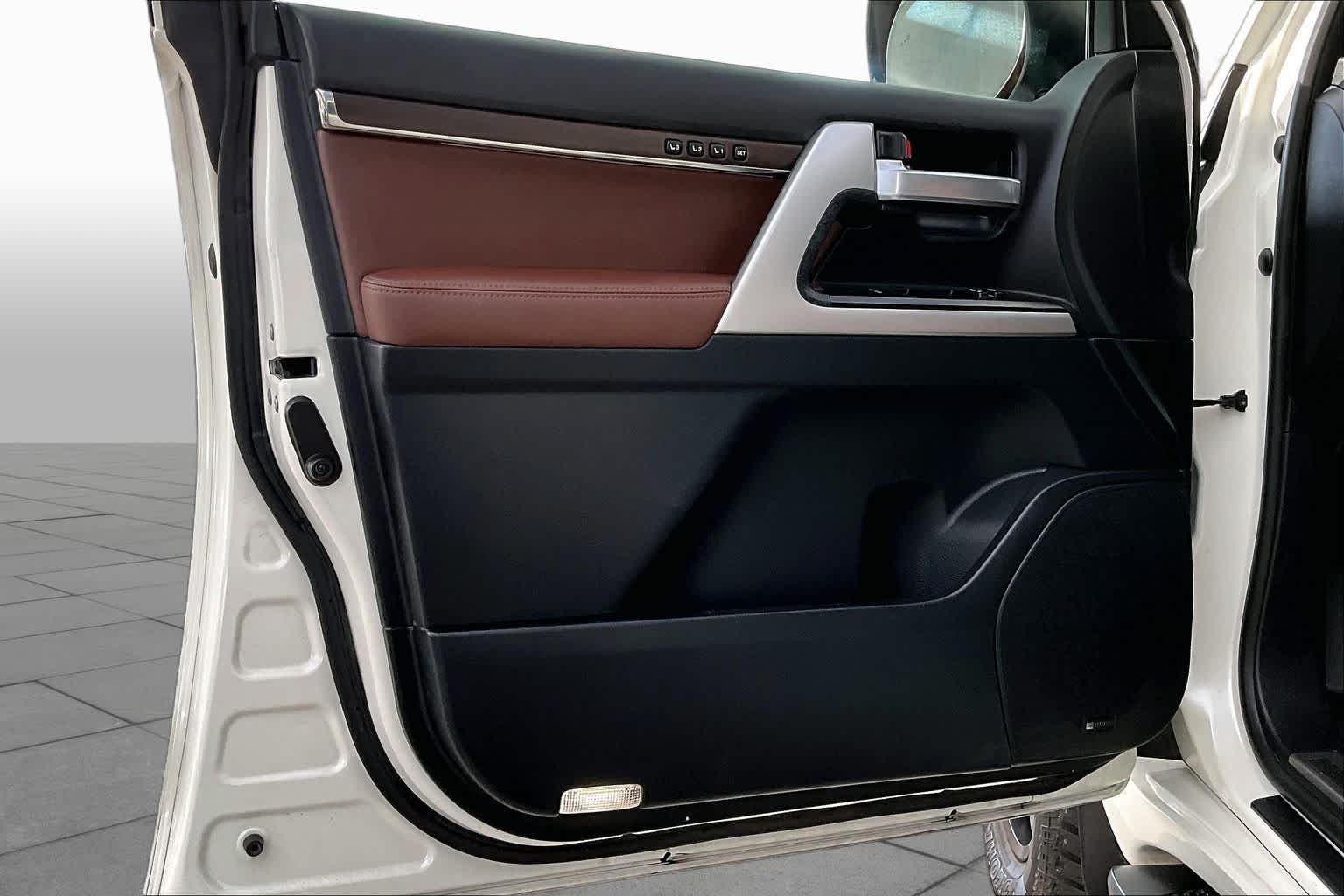 Used 2021 Blizzard Pearl Toyota  image 22