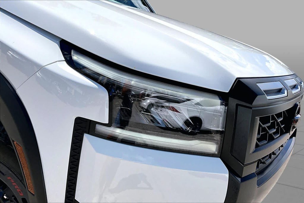 Used 2026 White Nissan PRO-X image 28