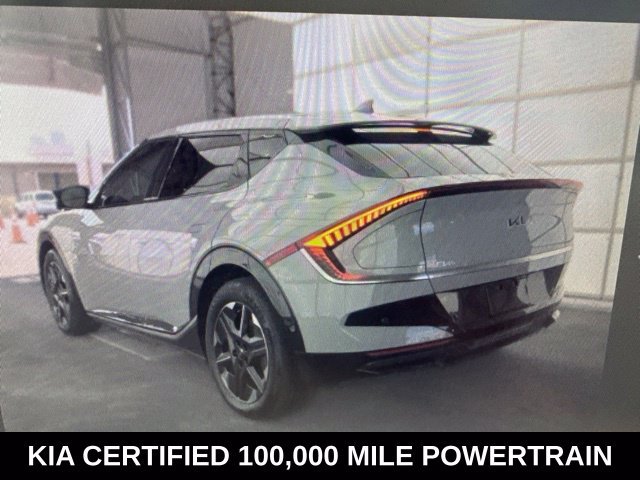 Used 2025 Gray Kia Wind image 3