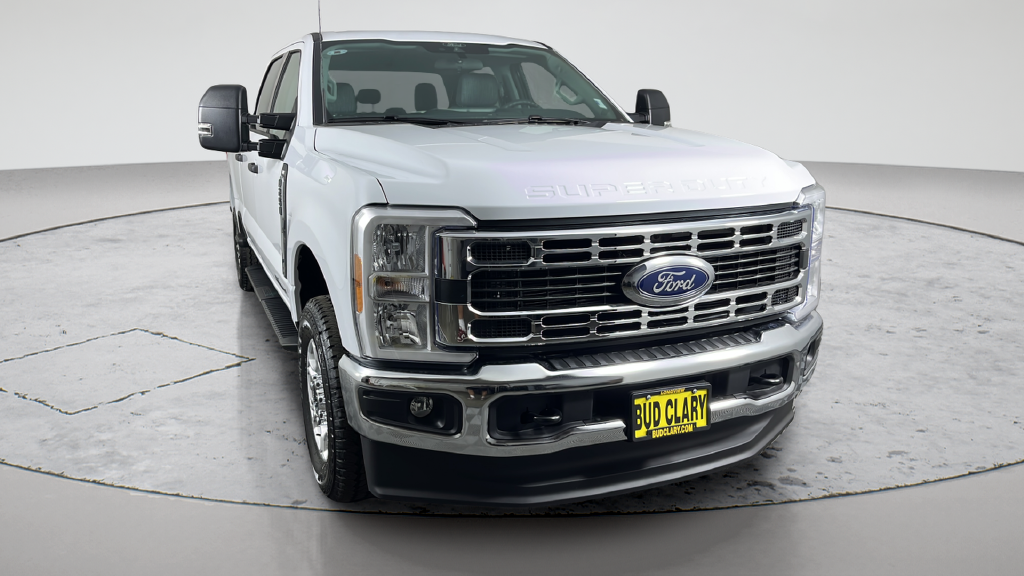 New 2026 Oxford White Ford F-250® XLT image 4