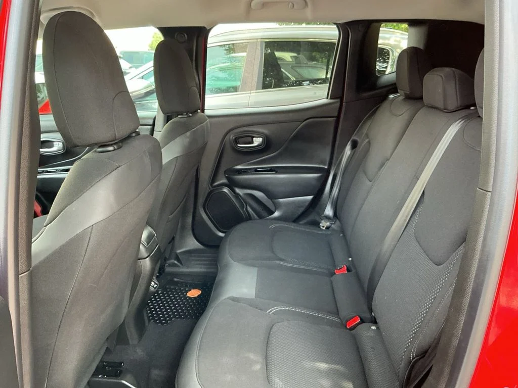 Used 2022 Red Jeep Latitude image 21