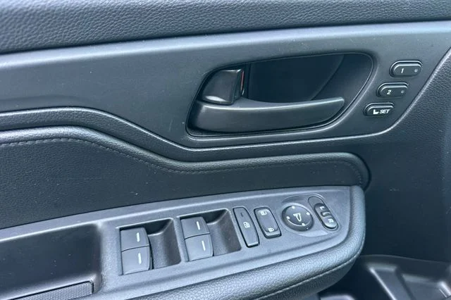 Used 2025  Honda EX-L image 11