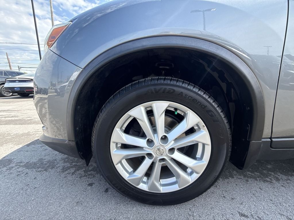 Used 2016 Gray Nissan SV image 10