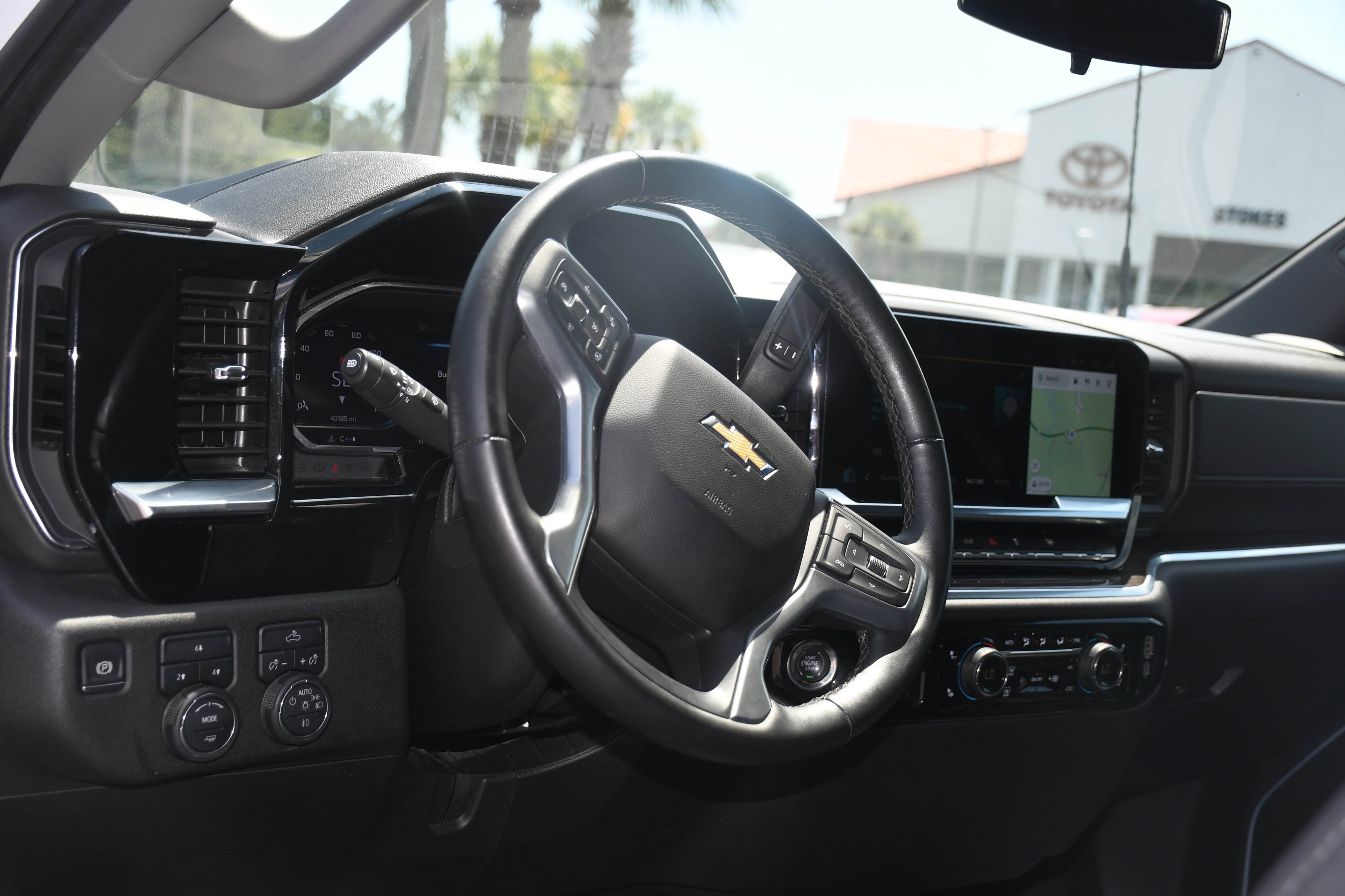 Used 2025 White Chevrolet LT image 7