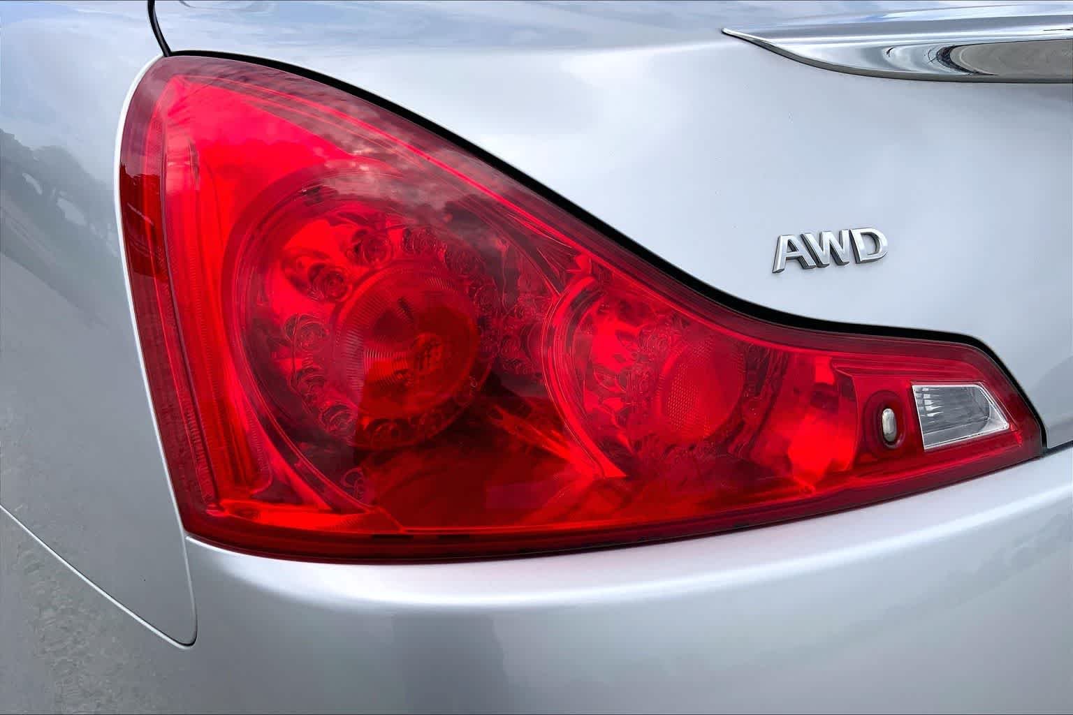 Used 2014 Liquid Platinum INFINITI  image 28