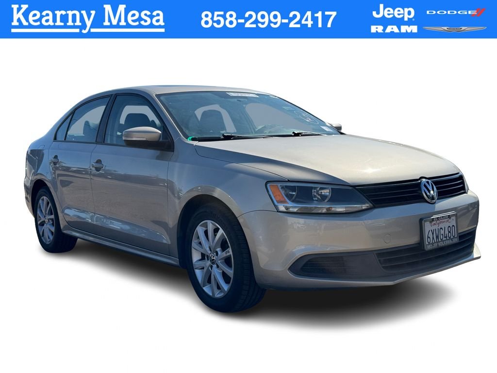 Used 2012 Beige Volkswagen 2.5L SE image 1