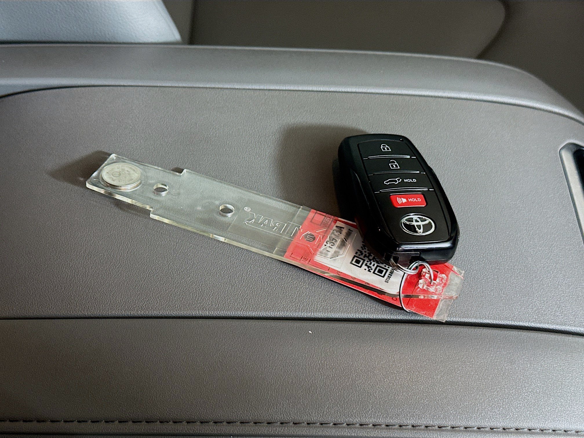 Used 2025 Pearl Toyota Hybrid XLE image 33