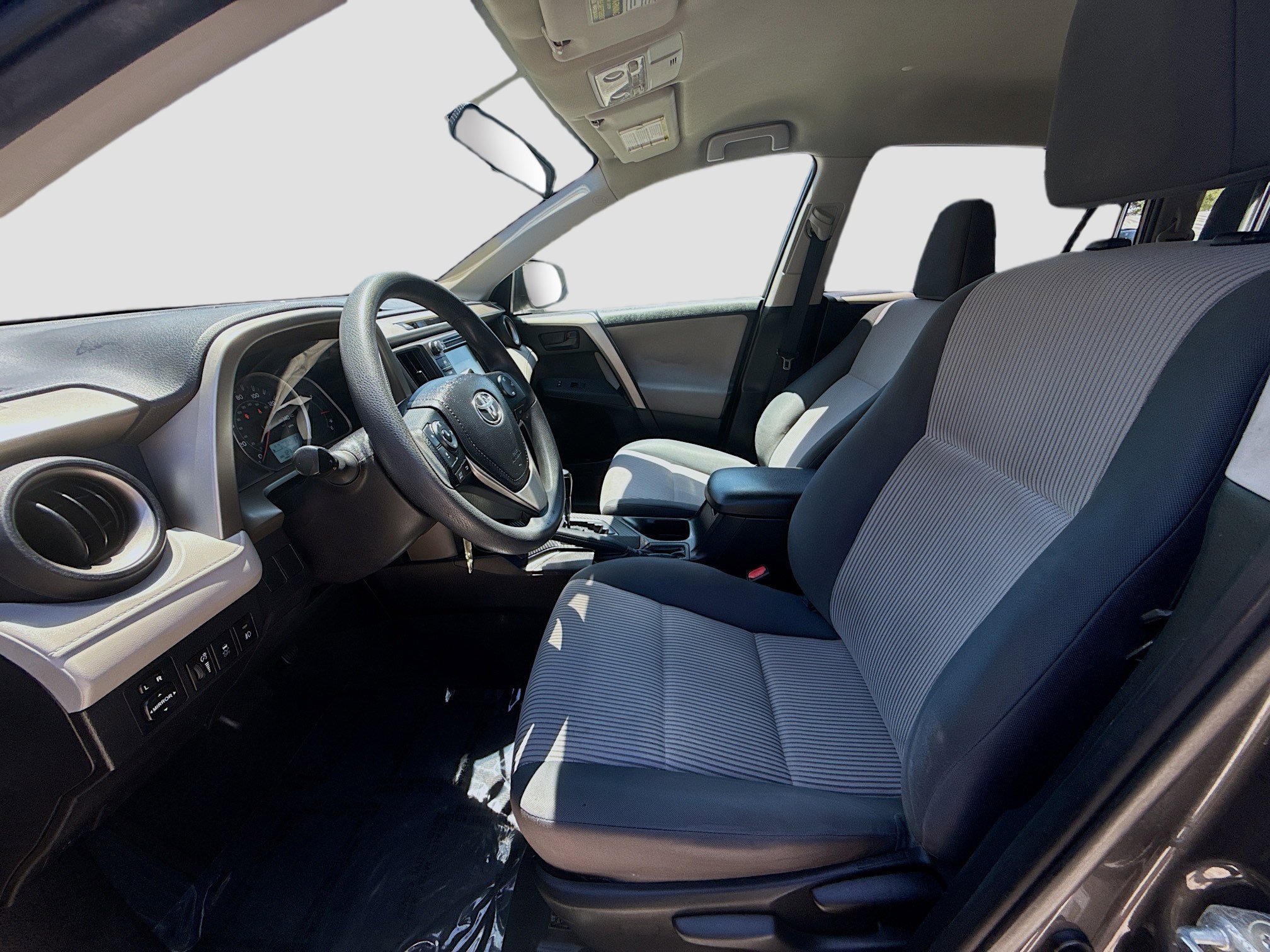 Used 2015 Magnetic Gray Metallic Toyota LE image 18