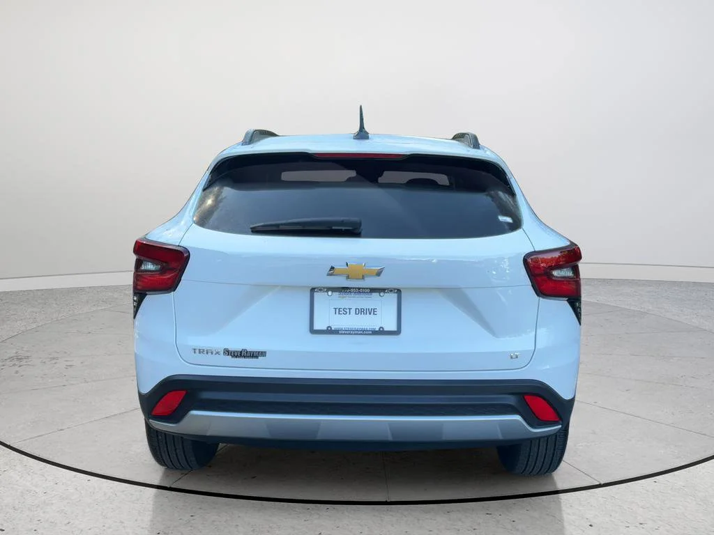 2025 Chevrolet Trax LT - Photo 8