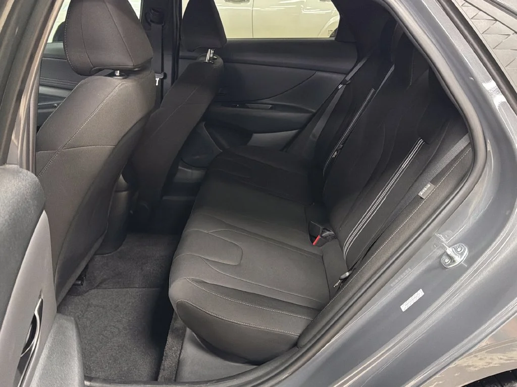 Used 2025 Gray Hyundai SEL Sport image 27